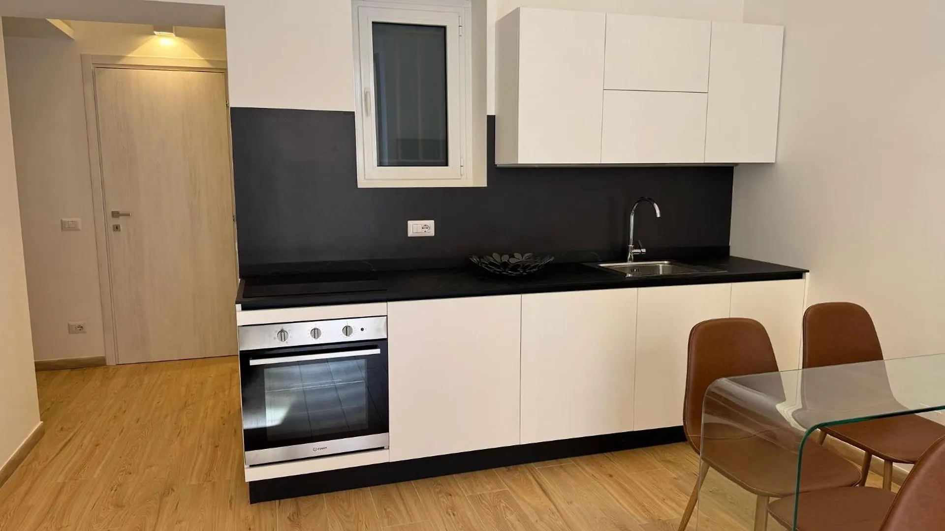Apartment Elegant Central Suite Milan Italy