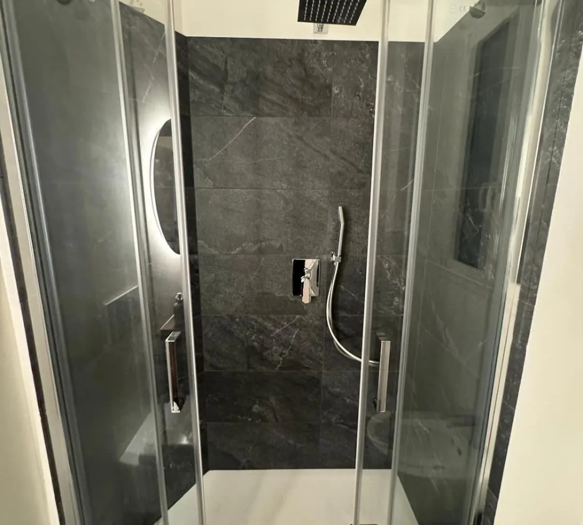 Elegant Central Suite Milan 0*,