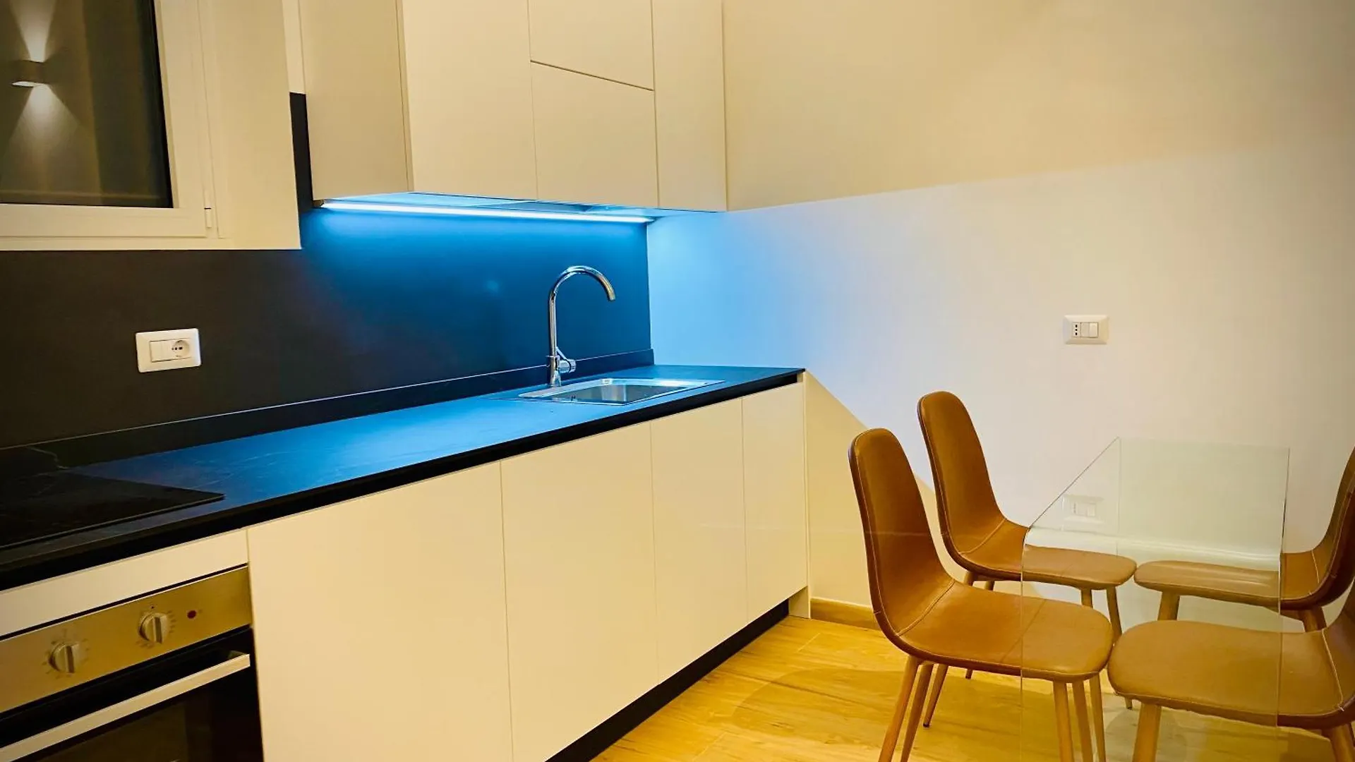 Elegant Central Suite Milan Apartment